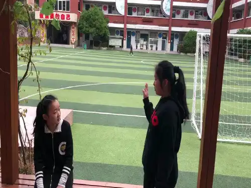 科普版三年级起点六年级下册英语《Lesson 6 Is there a library near here》(一等奖课件)