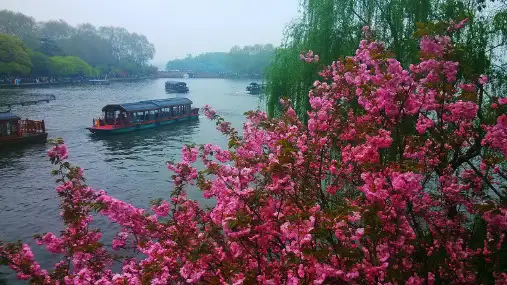《饮湖上初晴后语》