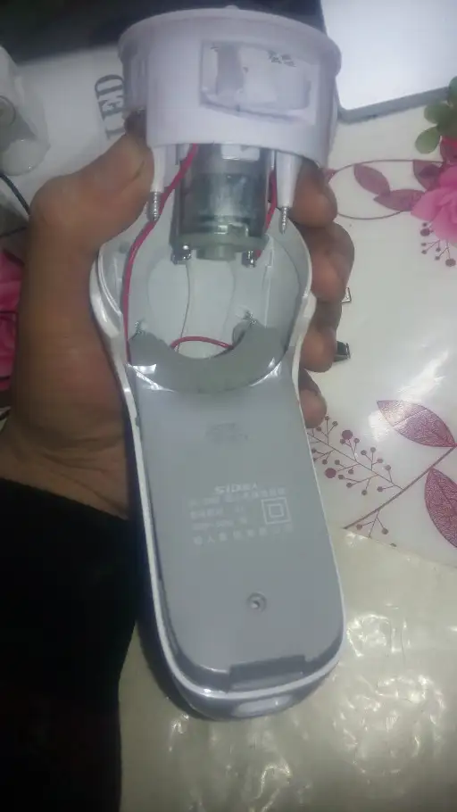 超人毛球修剪器 SR 2862 拆解